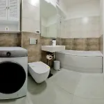 Emily's Self Check-in & Private Parking * Craiova