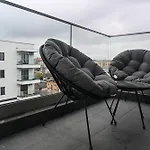 Apartment Emily's Self Check-in & Private Parking Craiova