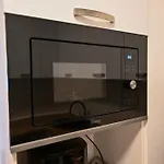 Emily's Self Check-in & Private Parking Apartment *