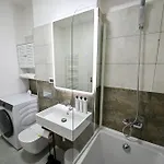 Emily's Self Check-in & Private Parking Craiova