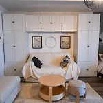 Emily's Self Check-in & Private Parking Apartment