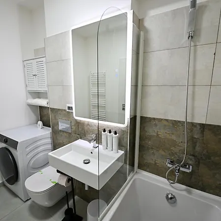Emily's Self Check-in & Private Parking Craiova
