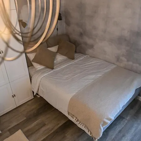 Emily's Self Check-in & Private Parking Apartment