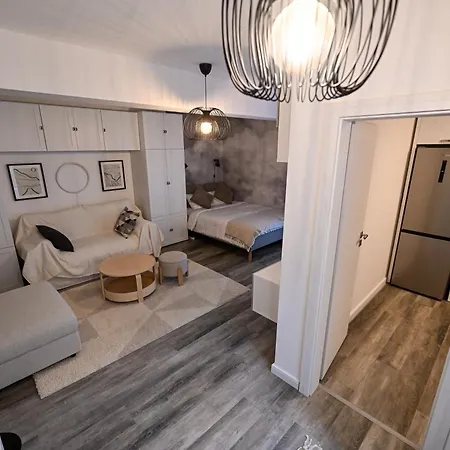 Emily's Self Check-in & Private Parking * Craiova