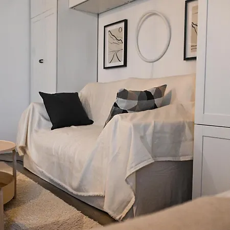 Emily's Self Check-in & Private Parking Apartment
