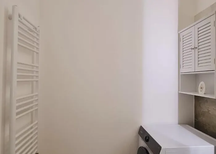 Emily's Self Check-in & Private Parking * Craiova