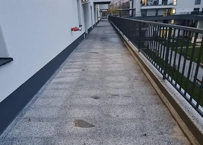 Emily's Self Check-in & Private Parking Appartamento Craiova