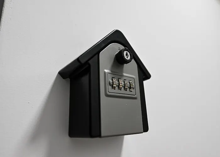 Emily's Self Check-in & Private Parking *