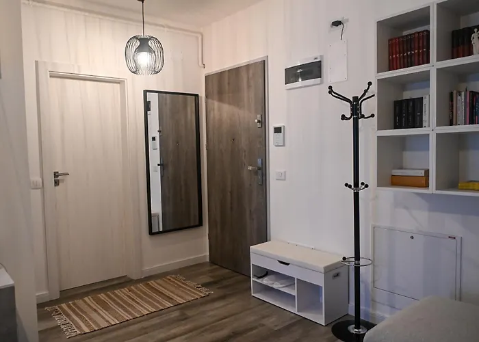 Emily's Self Check-in & Private Parking * Craiova