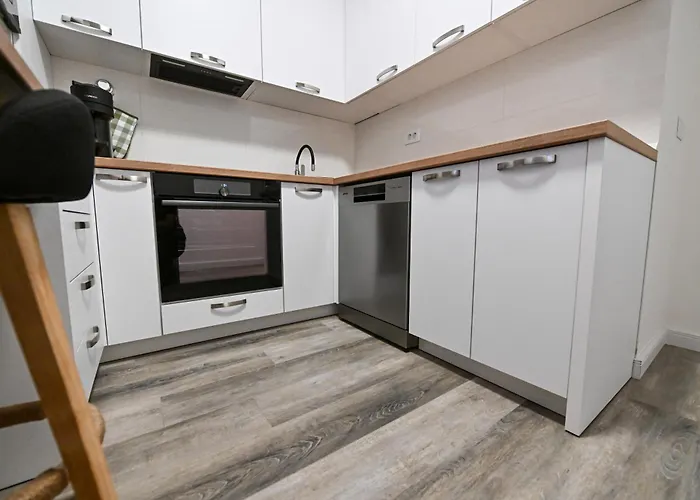 Emily's Self Check-in & Private Parking *